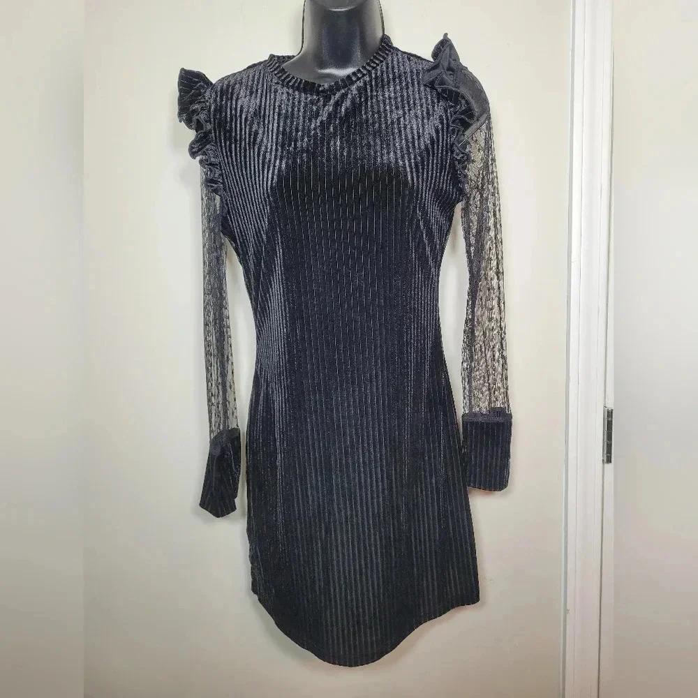 NWT Emery Rose Black Lace Bodycon Long Sleeve Mini Dress sz M